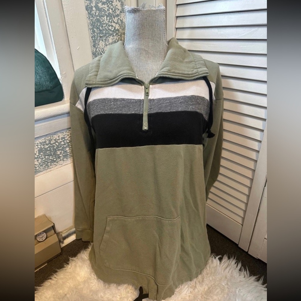 ⭐️ 3 for $20.00 SALE VS Pink pullover